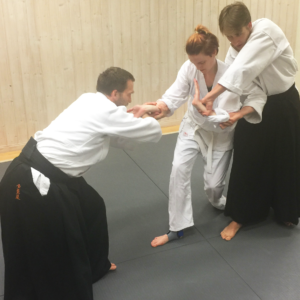 Etikett i Aikido, reigi. Reigi är en viktig del inom Aikido. Det gör inte bara träningen trevligare utan fyller också en viktig praktisk funktion.